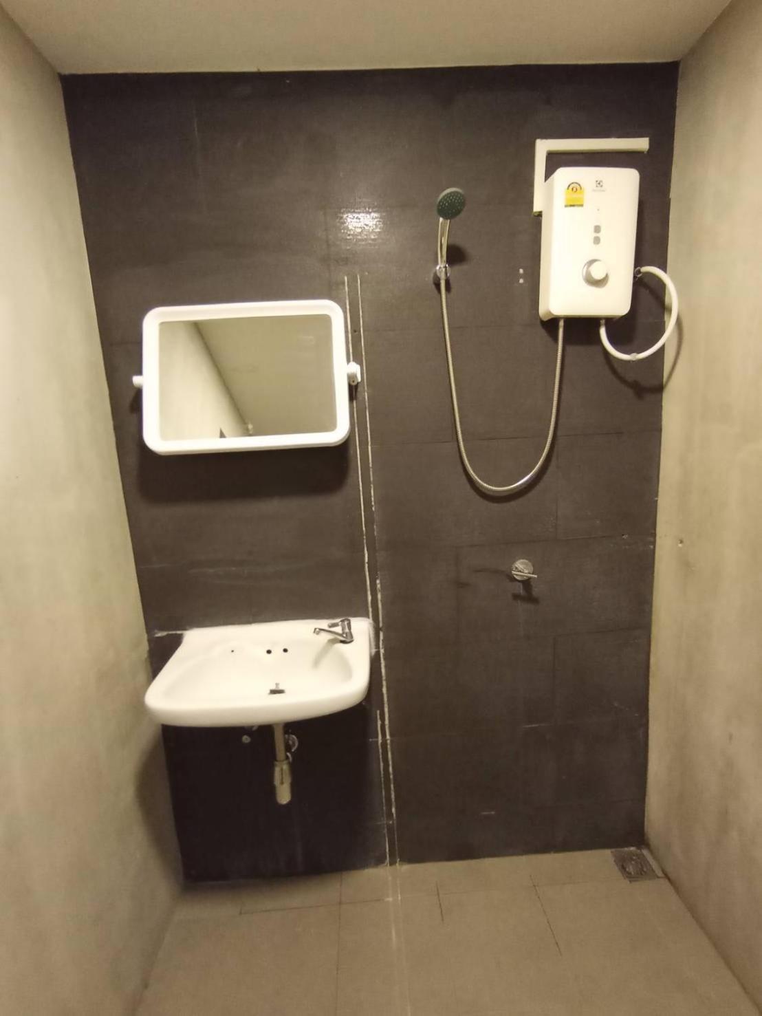 Go Inn Bts Surasak Silom Bkk โกอินน์ บีทีเอส สถานีสุรศักดิ์ Banguecoque Exterior foto